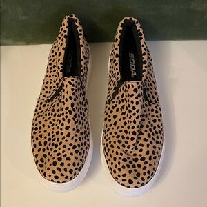 Soda women’s Size 8 Tan and Black Patterned Slip-Ons